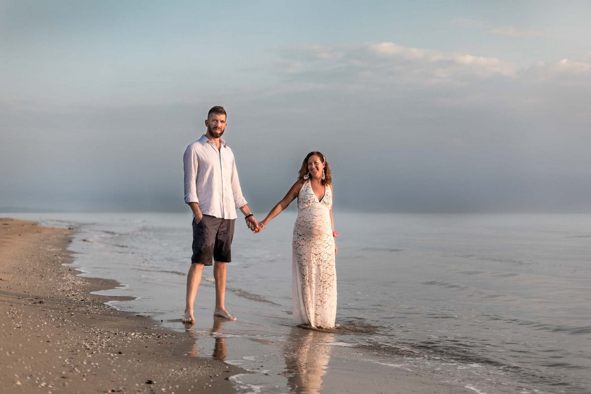 Passeggiando sulla sabbia dell'adriatico, bellissimo Abruzzo - Fotografo di matrimonio Pescara