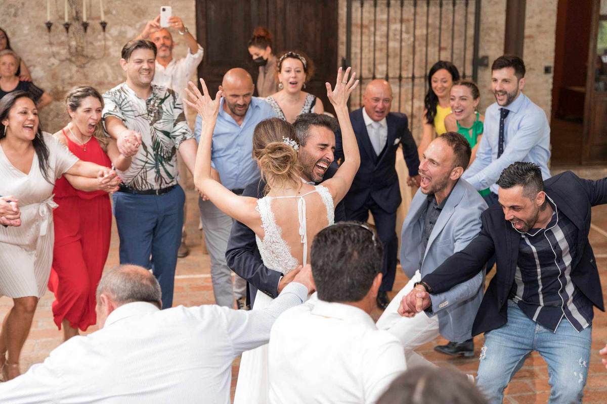 Giochi e balli tra amici - Fotografo di matrimonio Pescara